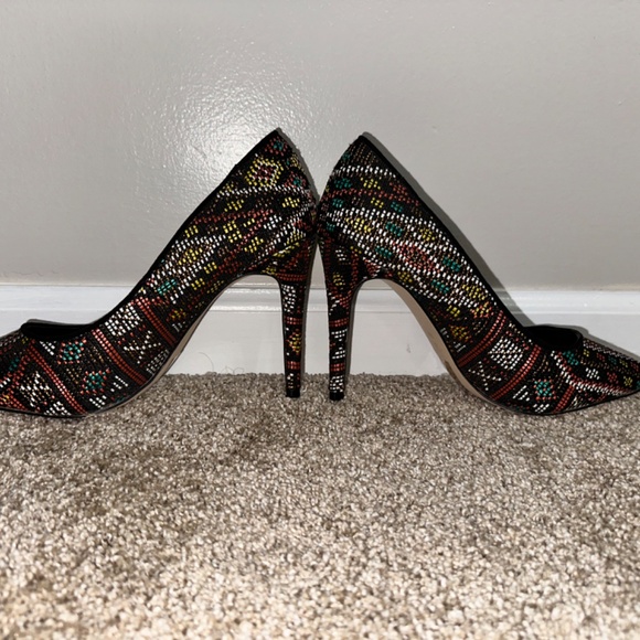 Mix 6 brand new Aztec print pumps - Picture 3 of 7